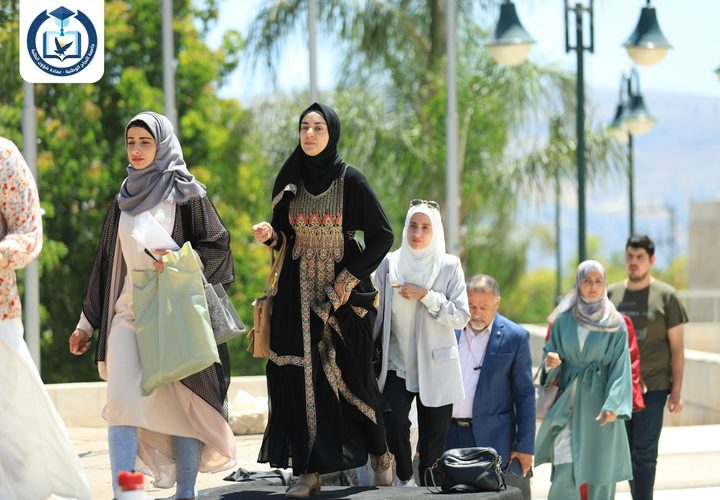 من تدريبات الطلبة الخريجين على مراسم حفلات التخرج للفوج 42، لكل من كليات (الهندسة وتكنولوجيا المعلومات، الزراعة والطب البيطري، الفنون الجميلة، الطب وعلوم الصحة، الدراسات العليا، العلوم)