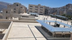 النجاح تلجأ للدوام الإلكتروني نتيجة إضراب وسائل النقل العام