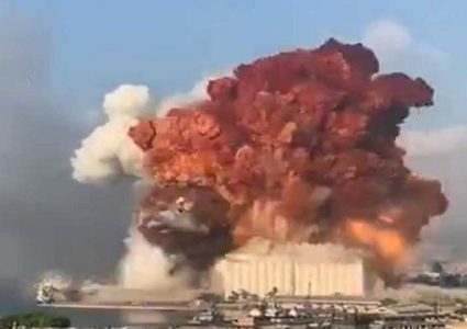 حريق متواصل في صوامع مرفأ بيروت.. وعدم التدخل يثير "الحيرة"