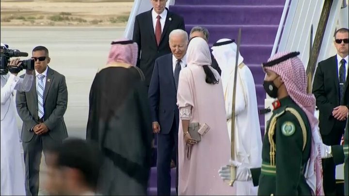 الرئيس الأميركي جو بايدن يصل إلى السعودية