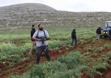 مستوطن يعتدي على مزارع في طولكرم