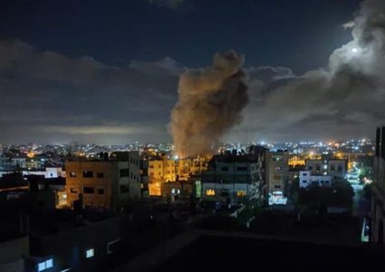 طائرات الاحتلال تقصف موقعين في مدينة غزة ووسط القطاع