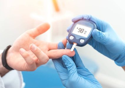 كيف تقلل من مستويات السكر بالدم طبيعيا؟ 7 خطوات سحرية