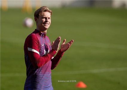 اليونايتد يقدم مغريات جديدة لإتمام صفقة دي يونج