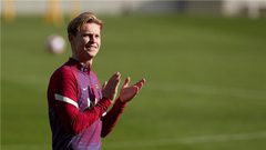 اليونايتد يقدم مغريات جديدة لإتمام صفقة دي يونج