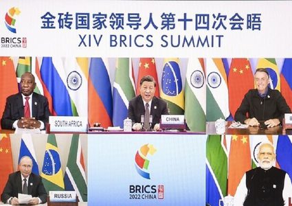 صحيفة إسبانية: واشنطن وأوروبا تنهكان نفسيهما بابتزاز روسيا