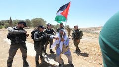 حالات اختناق جراء اعتداء الاحتلال على مواطنين في مسافر يطا