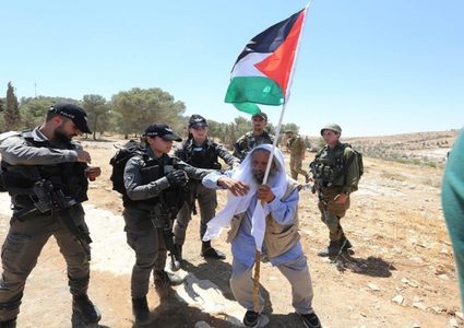 حالات اختناق جراء اعتداء الاحتلال على مواطنين في مسافر يطا