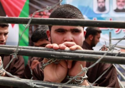 "الشاباك" يسعى لسن قانون يستثني الأسرى من مساحة معيشتهم