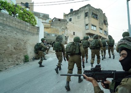 الاحتلال يقتحم طولكرم ومخيم شعفاط ويفجر مداخل منازل