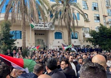 المحامون يعلقون العمل الشامل أمام كافة المحاكم اليوم