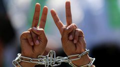 الاحتلال يحكم على أسير من قباطية بالسجن 8 سنوات وغرامة مالية