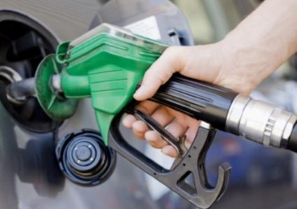 حكومة الاحتلال تتجه لتخفيض أسعار البنزين ابتداء من الشهر المقبل