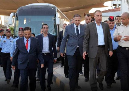 وزير الداخلية الأردني: حل مشكلة الاكتظاظ على جسر الملك حسين خلال أيام