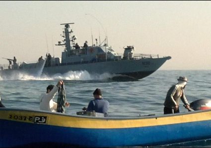 بحرية الاحتلال تستهدف الصيادين في خان يونس ورفح