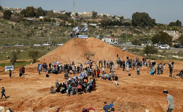 مستوطنون يستعدون اليوم لإنشاء 3 بؤر استيطانية في الضفة
