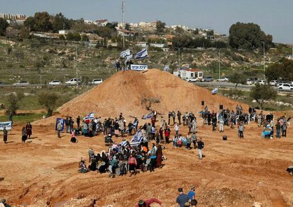 مستوطنون يستعدون اليوم لإنشاء 3 بؤر استيطانية في الضفة