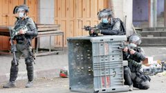 إصابة خطيرة لشاب واعتقال أربعة آخرين في مخيم الدهيشة جنوب بيت لحم