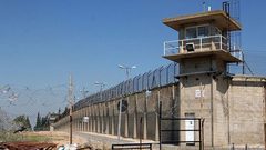 أسير من بلدة عرابة تعرض للاعتقال الإداري 14 مرة