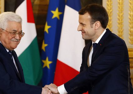 الرئيس عباس  يجتمع مع نظيره الفرنسي