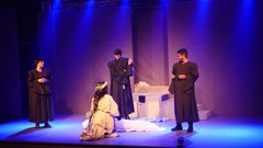 "البيدر" تقدم عرضاً فنياً مسرحياً لدعم صندوق الطالب