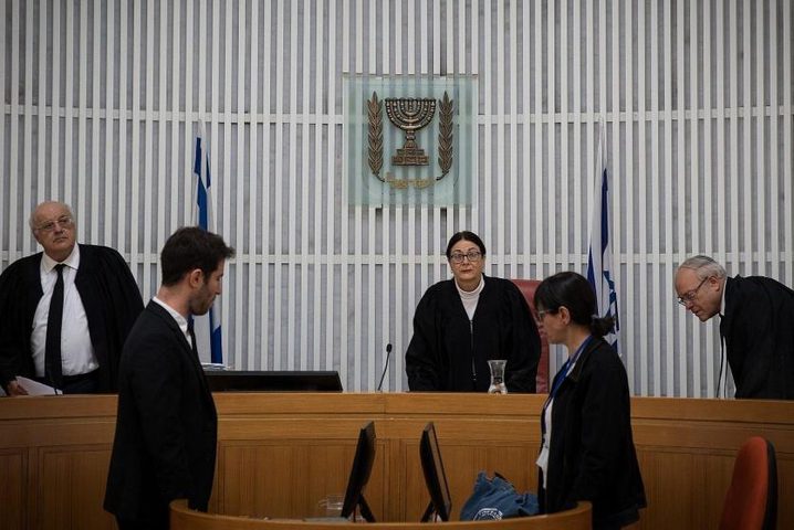 محكمة الاحتلال العليا تجيز سحب المواطنة من "مدانين بالمس بأمن الدولة"