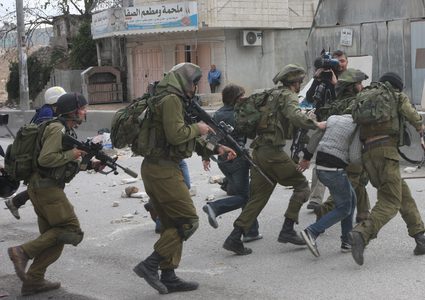 الاحتلال يعتقل 13 مواطنا من الضفة