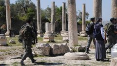 الاحتلال يستولي على معدات ويخطر بمنع العمل في الموقع الأثري ببلدة سبسطية