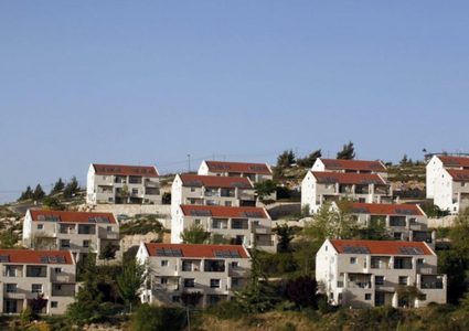 3 مخططات استيطانية جديدة لبناء 702 وحدة استيطانية ومنشأة لإنتاج طاقة شمسية