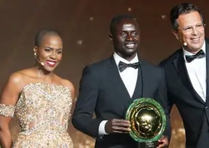 ماني يتوج بجائزة أفضل لاعب إفريقي