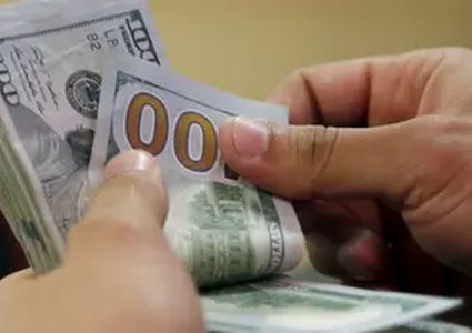 الدولار في طريقه لتكبد أكبر خسارة أسبوعية منذ نهاية مايو