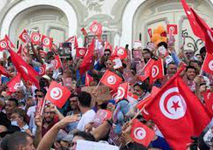 احتجاجات واسعة في تونس رفضا لدستور سعيّد