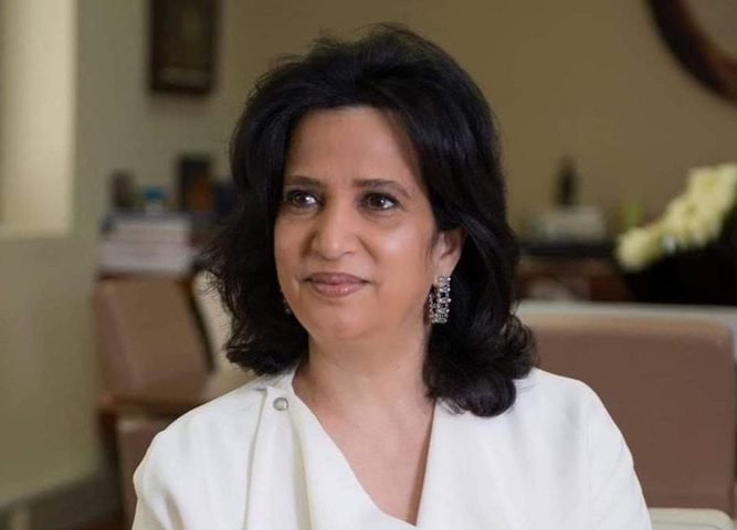 إقالة وزيرة بحرينية من منصبها لرفضها مصافحة سفيرة الاحتلال