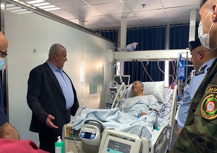 وزير الداخلية يطمئن على صحة مصابي اعتداء أمس في نابلس