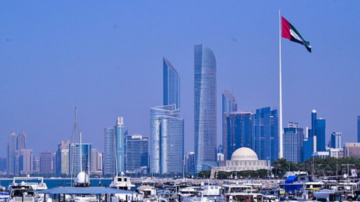 الإمارات: الحبس والإبعاد لـ 7 آسيويين سرقوا وأتلفوا سيارات في عجمان