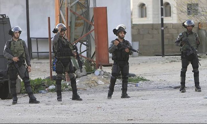 الاحتلال يقتحم جبل المكبر ويفرض مخالفات في منطقة باب العامود بالقدس