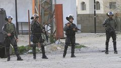 الاحتلال يقتحم جبل المكبر ويفرض مخالفات في منطقة باب العامود بالقدس