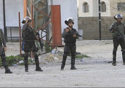 الاحتلال يقتحم جبل المكبر ويفرض مخالفات في منطقة باب العامود بالقدس