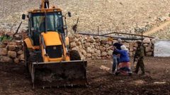 الاحتلال يستولي على جرار زراعي في الأغوار الشمالية