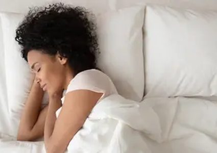 مراتب ووسائد ذكية.. تخدع الجسم للدخول في النوم بشكل أسرع