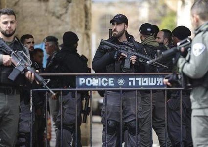 الاحتلال يعتدي على مواطن ويعتقله في باب العمود
