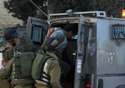 قوات الاحتلال تعتقل شابا من قرية اللبن الشرقية جنوب نابلس