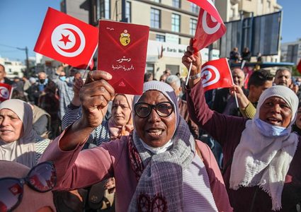 9 مليون تونسي يصوتون على مشروع دستور جديد