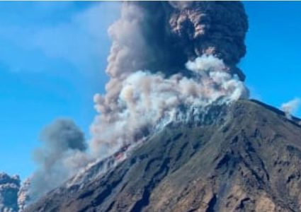 ثوران بركان في اليابان