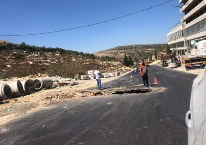 "وزارة الأشغال" توضح أسباب الحفريات في مشروع طريق بيتونيا- عين عريك