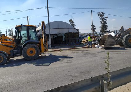 الاحتلال يهدم عددا من المنشآت التجارية قرب حاجز الجلمة شمال جنين