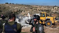 الاحتلال يخطر بوقف البناء والعمل في غرف زراعية شرق قلقيلية