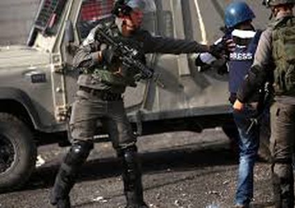 نادي الأسير: الاحتلال يعتقل 13 صحفيًا فلسطينيًا في سجونه