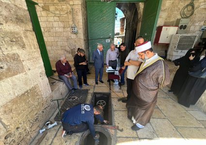 الاحتلال يغلق المنطقة القريبة من "باب الجنة" بالأقصى بعد تسرب للمياه