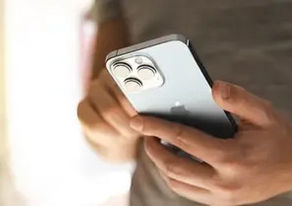 مستخدمو "آيفون" يشكون نفاد البطارية بسرعة بعد التحديث الأخير